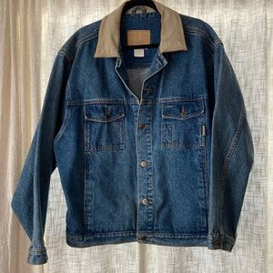 Men’s American Eagle jean jacket with leather collar.